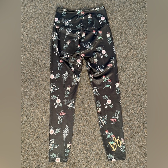 Beyond Yoga Floral High-Waisted Midi LeggingUrban Outfitters NWOT Sz Medium Rare - Picture 3 of 11